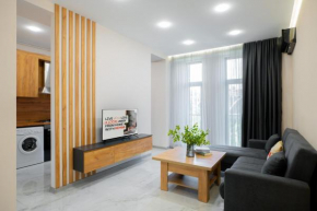 1BR Sunlit Center French Balcony Self checkin Keygo 50